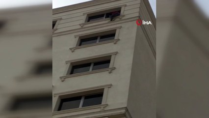 7. kattan atlamaya çalışan kadını polis böyle kurtardı