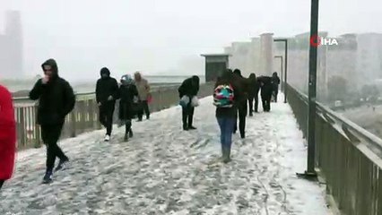 Beylikdüzü’nde kar ve fırtına etkisini gösterdi