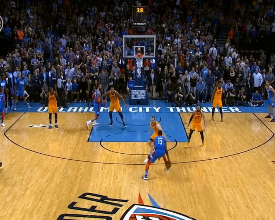 لقطة: كرة سلة: ان بي آي: جورج يسجّل سلّة حاسمة مُهديًا فريقه ثاندر فوزًا ثمينًا