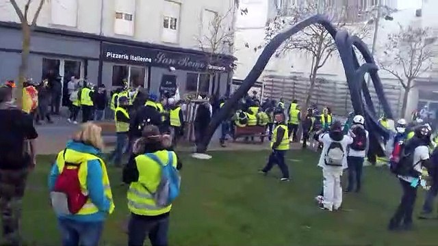 Affrontements au centre-ville d'Epinal dans le cadre de la manifestation régionale de Gilets Jaunes