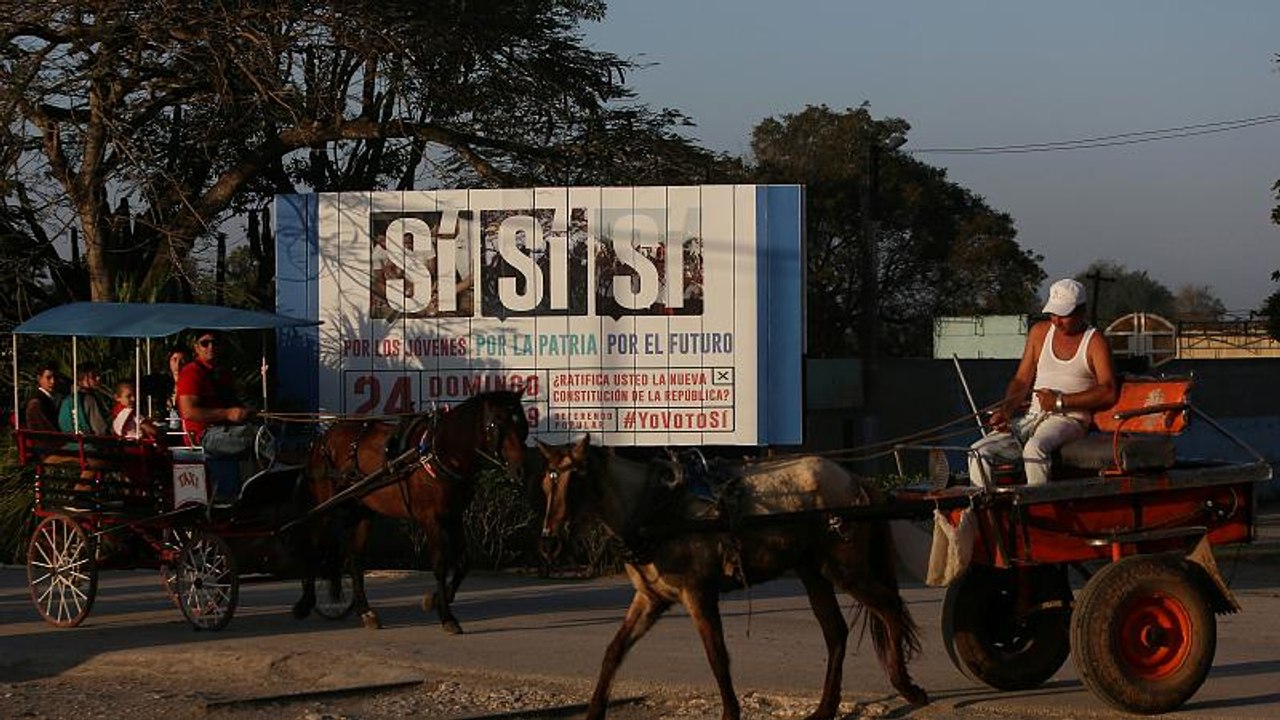 Los cubanos votan la reforma de su Constitución