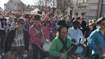 Beau succès du 5e carnaval : des milliers de personnes dans les rues