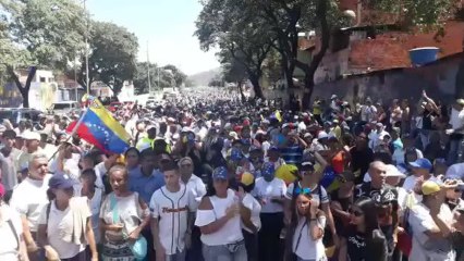 Llegan los primeros camiones con ayuda humanitaria