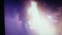 Report Tv - Zjarr i përmasave të mëdha në Kodrat e Krapsit në Fier