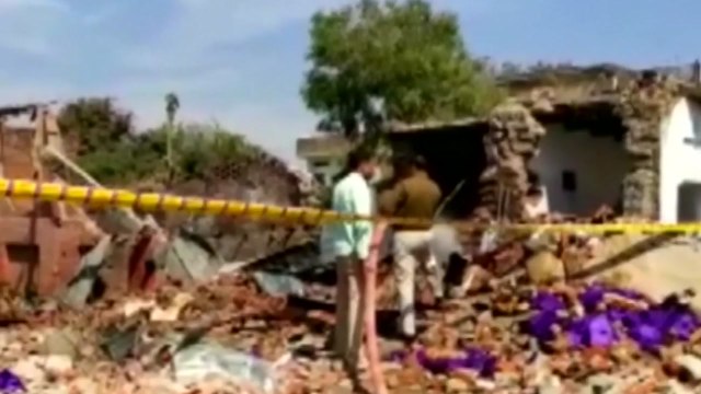 인도 북부 불법 폭죽 공장서 폭발 사고... 최소 11명 사망 / YTN