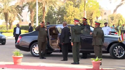 هل يقنع السودانيون برحيل الحكومة وبقاء البشير؟