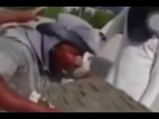 Albañil muerde pastel de cemento "¡Mordida! ¡Mordida!" | Qué Importa