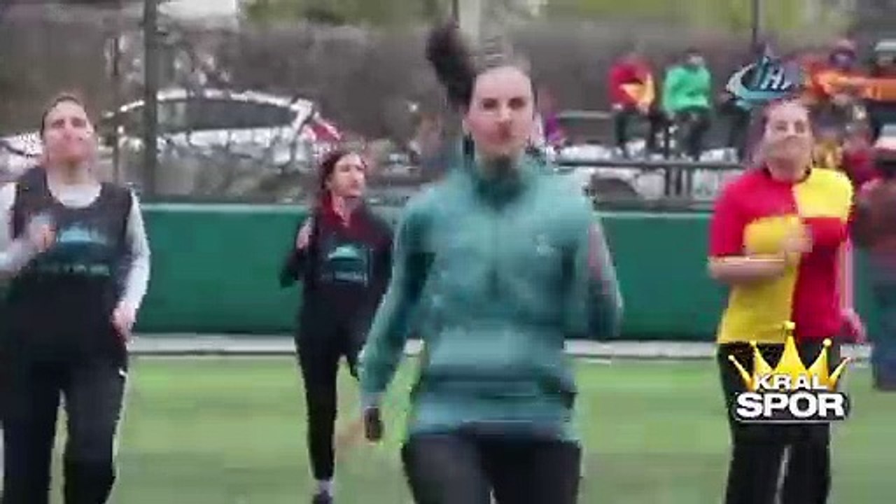 Anneler yeşil sahaya indi