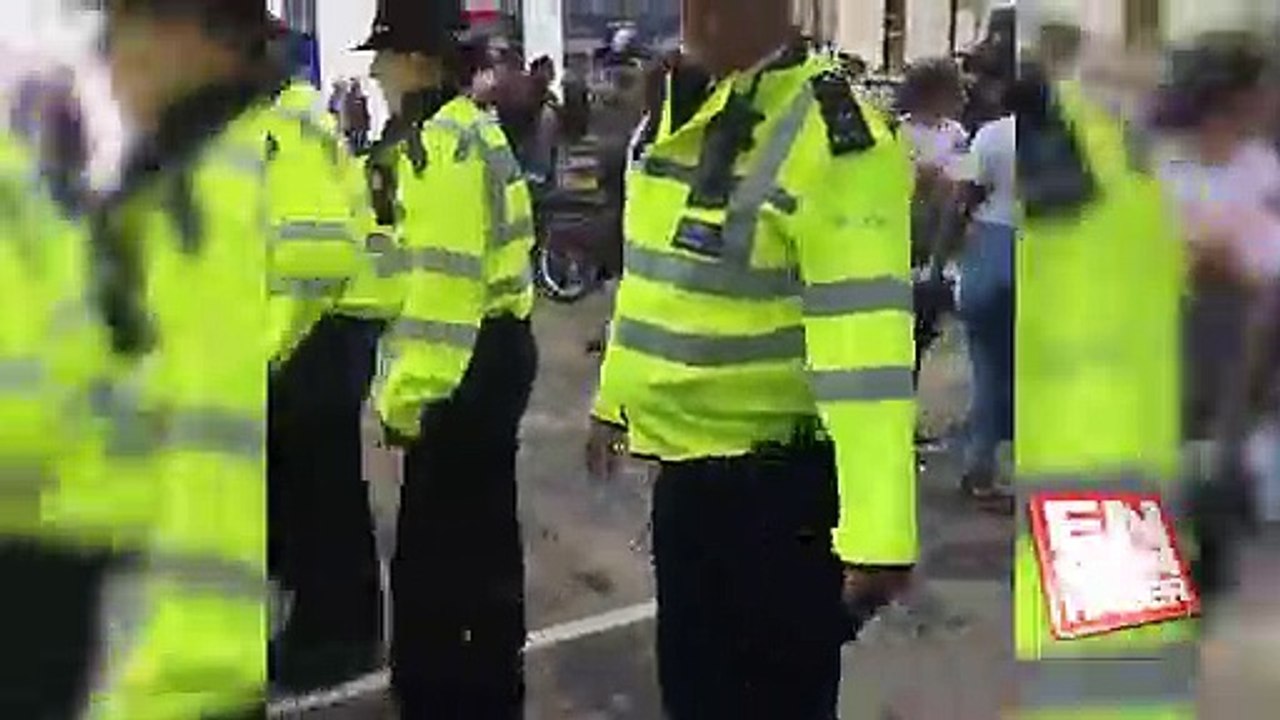 Londra'da Da Costa protestosunda karakolu bastılar