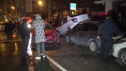 Bursa 6 Aracın Karıştığı Zincirleme Kaza