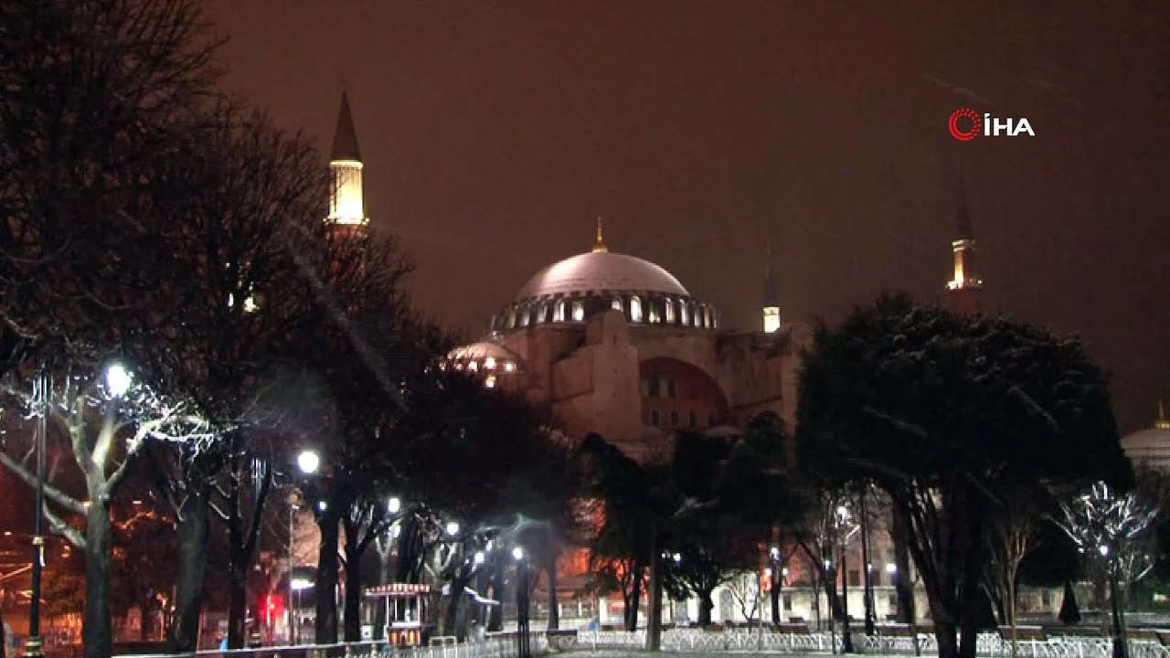 Gece boyu yağan kar kartpostallık manzaralar oluşturdu