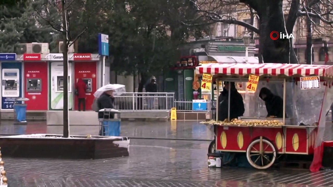 İstanbul'da Kar Yağışı: Tarihi Yarım Ada Beyaza Büründü