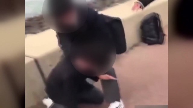 무서운 日 고교생...동급생 집단폭행 SNS 생중계 / YTN