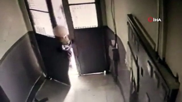 Beyoğlu'nda bir evden 500 Euro ve 200 TL para çalan hırsız kamerada