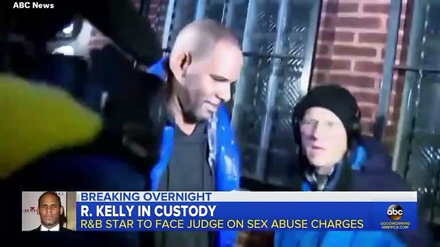 R. Kelly turns himself in to Chicago police after indictment