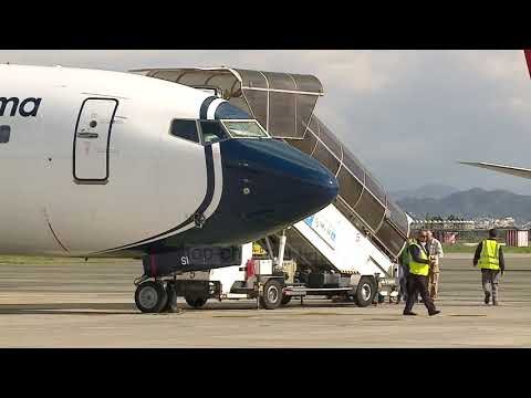 Pa koment - Avioni, tym në ajër. Bën ulje të detyruar në Rinas