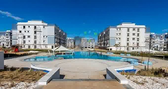 اي فيلا بحديقة بمبنى فاخر للبيع في كمبوند ماونتن فيو هايد بارك