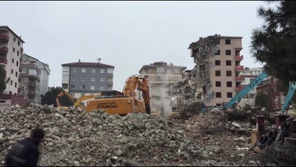 Kartal'da riskli binaların yıkımı devam ediyor - İSTANBUL