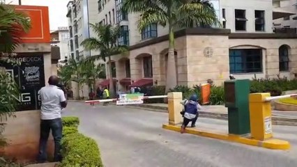 TAZAMA UJASILI WA HUYU MWANDISHI WA HABARI/WATCH THE CONFINENCE OF THIS JOUNALIST