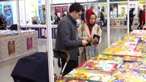 '1. Uluslararası Avrasya Kitap Festivali' - Yazarlar Üstün İnanç ve Gürbüz Azak kitaplarını imzaladı - İSTANBUL