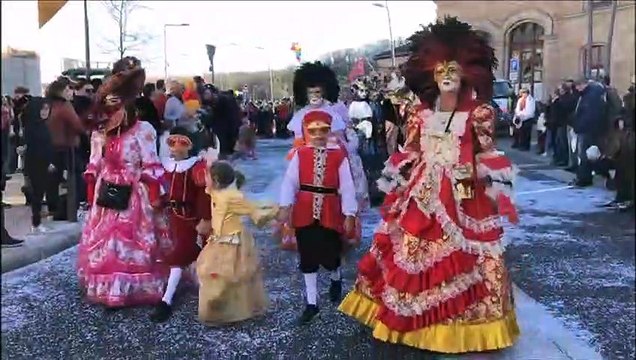 Sarreguemines : du soleil et beaucoup de couleurs pour la cavalcade