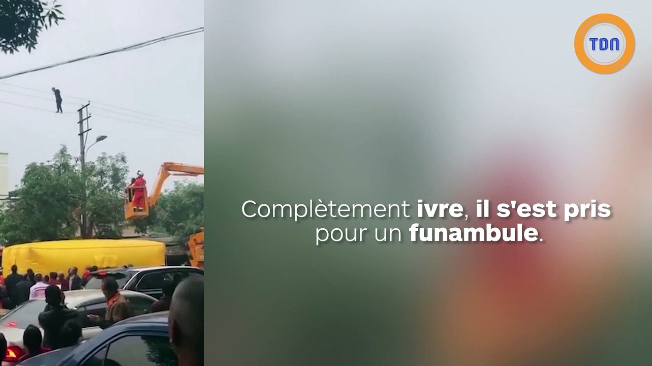 Un funambule ivre est en équilibre sur des câbles électriques