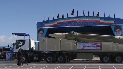 إيران تختبر صاروخ كرزو ينطلق من غواصة