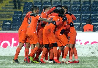 Lider Evinde Kazandı