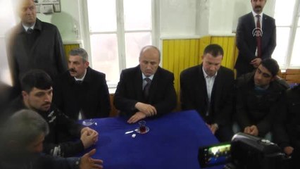 Bakan Turhan, Küre'de Bir Kahvehanede Vatandaşlarla Sohbet Etti