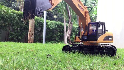 Remote Control Excavator Hui Na 24GHz 15 Ch RC || Keith's Toy Box
