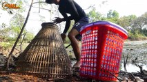 Primitive Technology: Man Make Crocodile Trap Using​​ Big Plastic & Eggs That Work 100% By Men