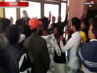 मीटिंग के दौरान आपस में भिड़े कांग्रेसी कार्यकर्ता, जमकर चले लात-घूंसे, देखें VIDEO