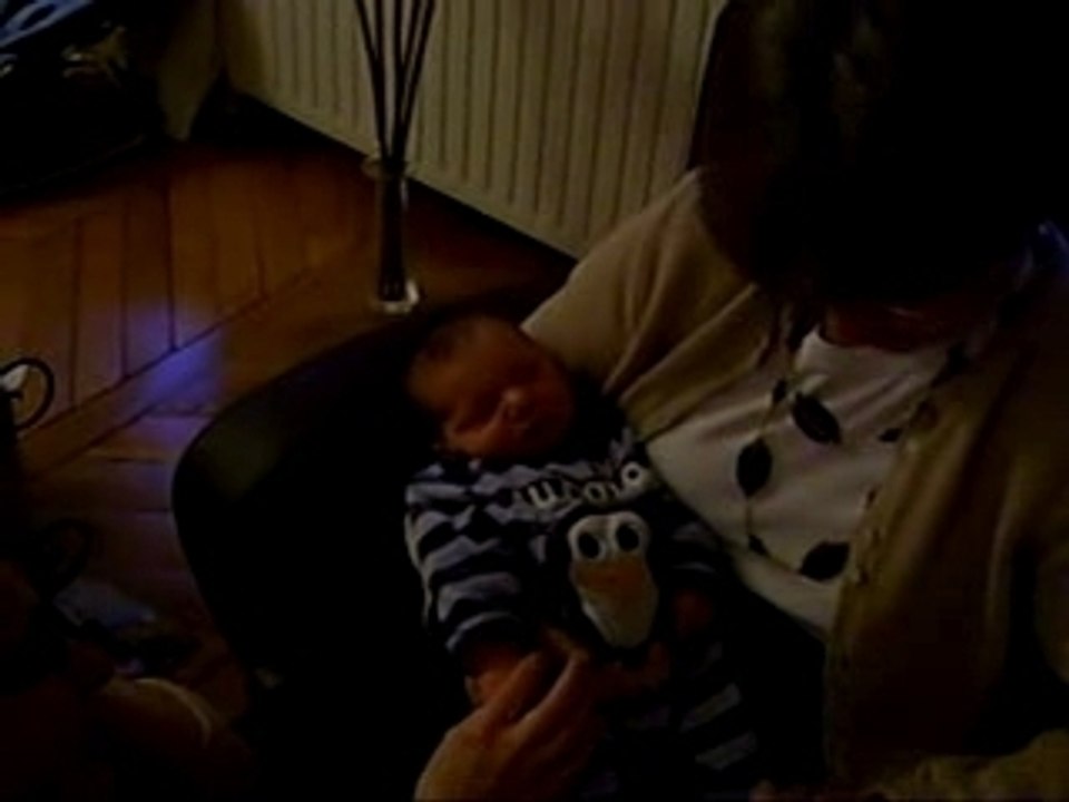 Jérémie qui s'endort sur Mamie