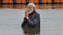 PM Modi ने  Kumbh में लगाई आस्था की डुबकी, फिर की पूजा |Watch Video | वनइंडिया हिंदी