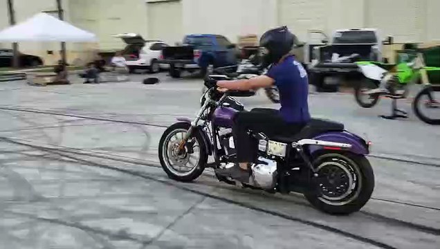 Drift en moto : il se fait éjecter dans le virage !