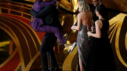 Los mejores momentos de unos Óscar más ágiles y muy hispanos