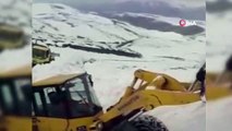 Siirt'te kar yağışı hayatı durma noktasına getirdi...Kar kalınlığı yer yer 5 metreyi buldu