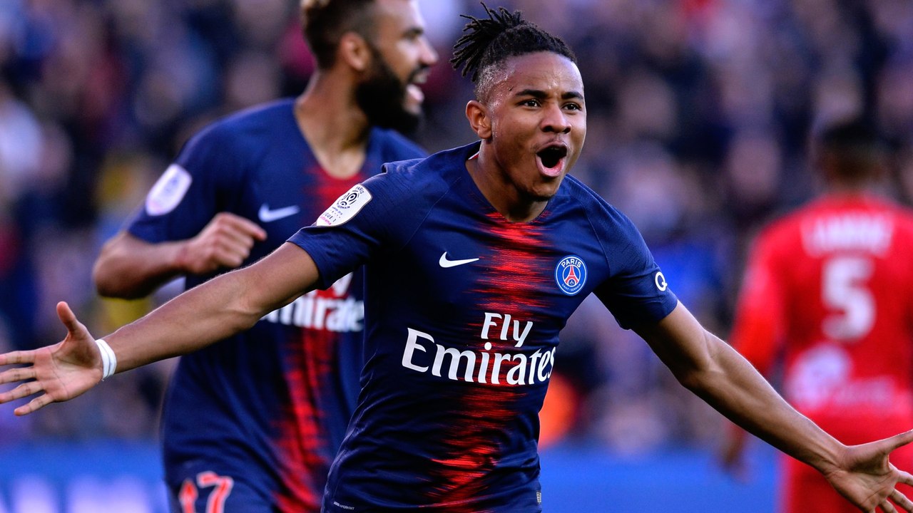 Paris Saint-Germain - Nîmes: Inside