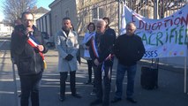 Élus et parents de Souligné-sous-Ballon manifestent à l’inspection académique