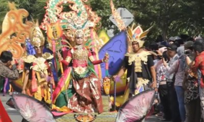 Parade Budaya Rayakan Tradisi Bau Nyale