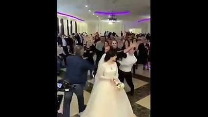 Le lancer de bouquet dans un mariage russe