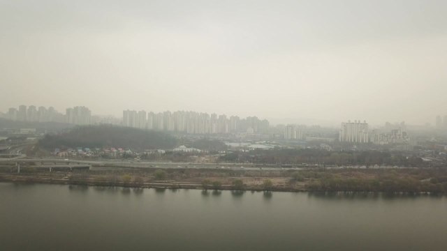 [날씨] 짙은 안개에 中 스모그 가세...초미세먼지 비상 / YTN
