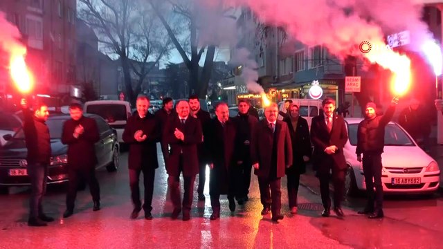 Başkan Aktaş, meşale ve konfetilerle karşılandı