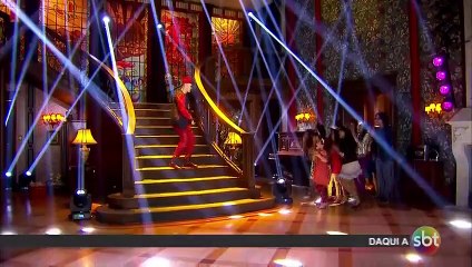 Mc Gui canta no orfanato Raio de Luz