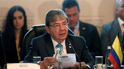 Μάικ Πενς σε Χουάν Γκουαϊδό: «Είμαστε μαζί σας 100%»