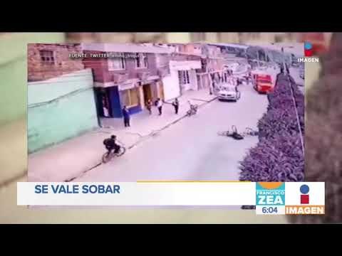 Se vale sobar: Dos ciclistas chocan a pesar de que la calle está libre | Noticias con Zea