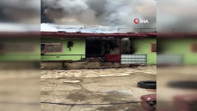 Tek katlı ev yangında kullanılamaz kullanılamaz hale geldi