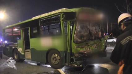 부산에서 마을버스끼리 추돌...27명 다쳐 / YTN