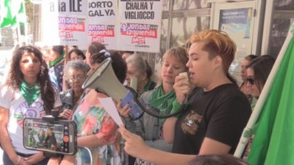 Con protesta piden en Buenos Aires que se realice aborto a una niña violada