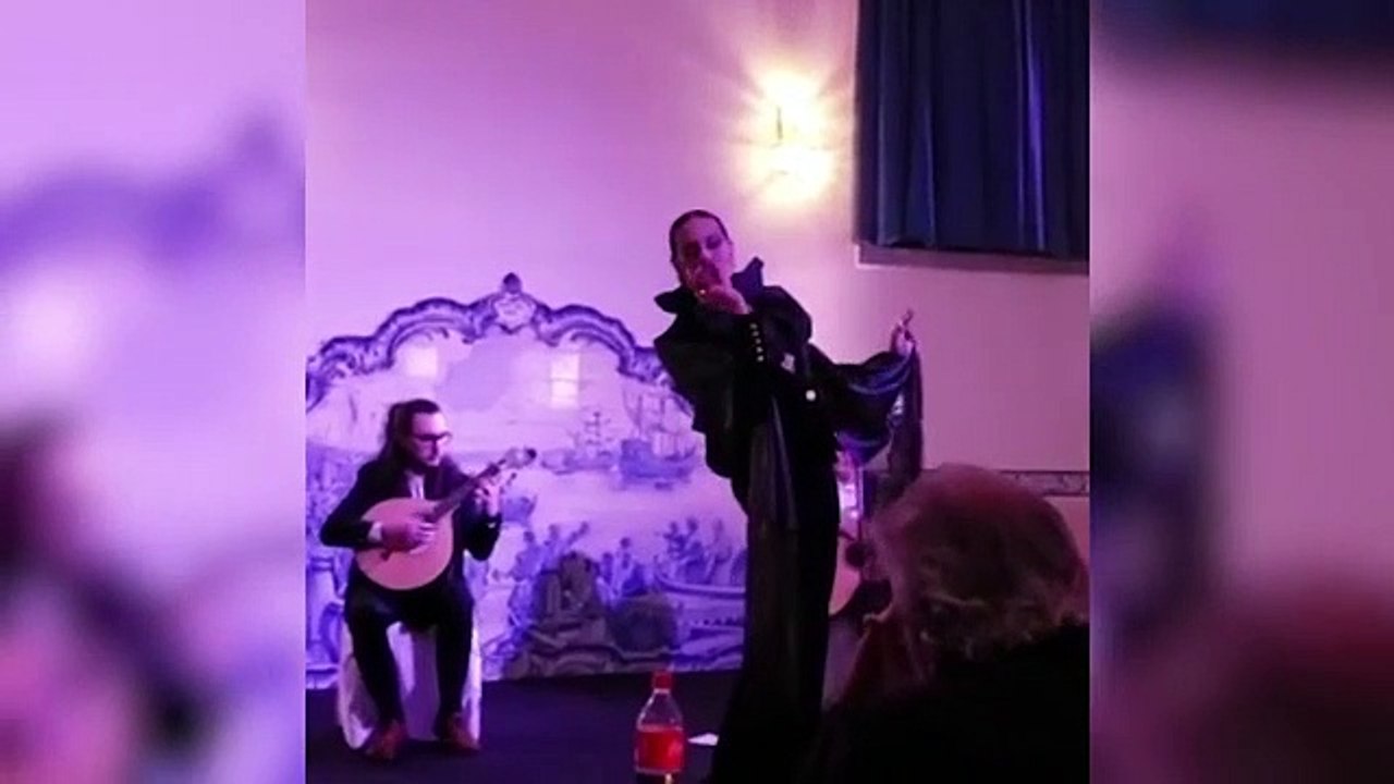 Vídeo: José Castelo Branco canta fado e divide opiniões